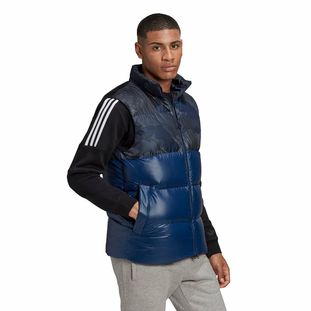 Billig ✔️ Adidas Originals Regen Daunenweste Camo Print/Blue Herren 😉 – Bild 3